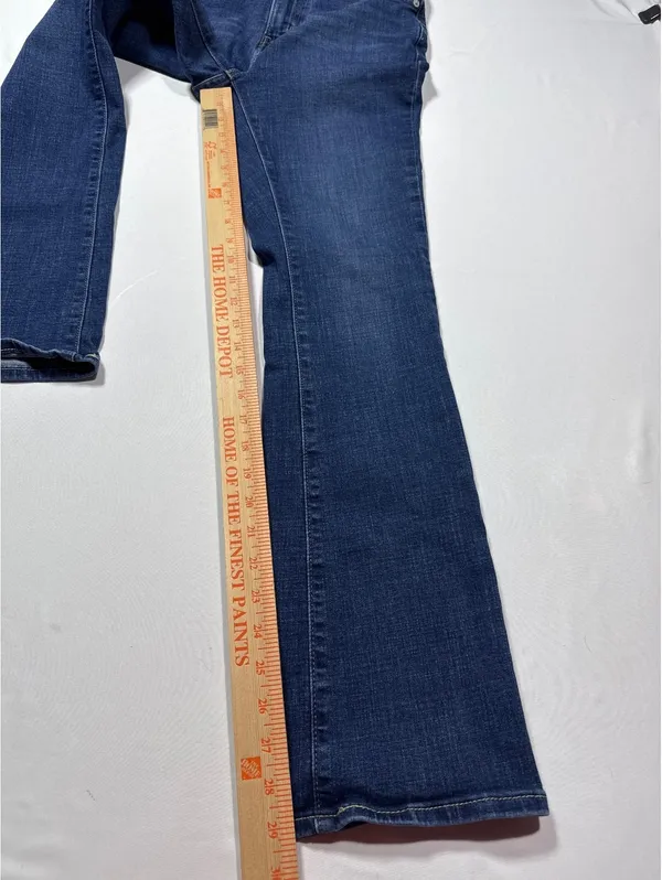 Levi's Classic Blue Denim Flare Jeans - Fit for a Retro Road - Image 6