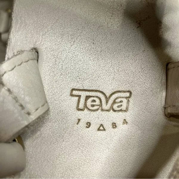 Teva platform Sandals white leather uppers & footbed womens size 9 casual trendy - Image 8
