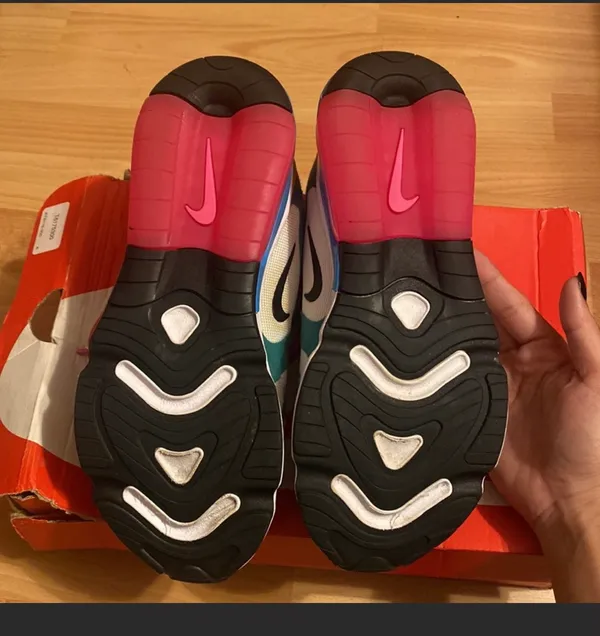 Nike W AIR MAX 200 Shoes SIZE 10 - Image 2