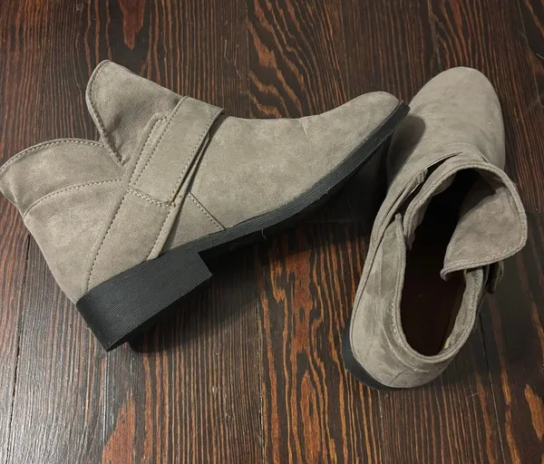 Tan Boots Size 8 - Image 2
