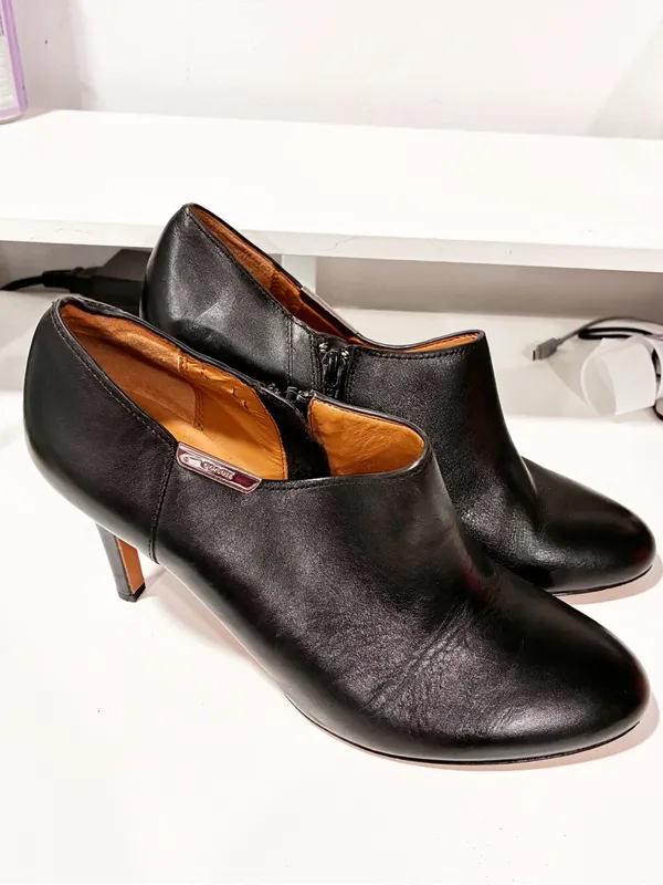 Coach Boots Size 9B Black Leather Ankle Zip Heeled Booties Seneca - Image 4