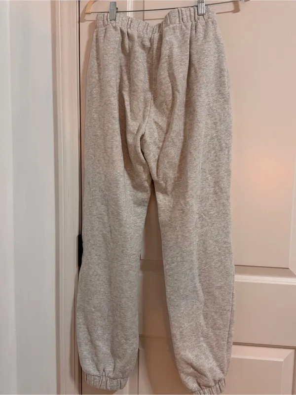 Brandy Melville Light Gray Sweatpants with Elastic Waist - Image 3