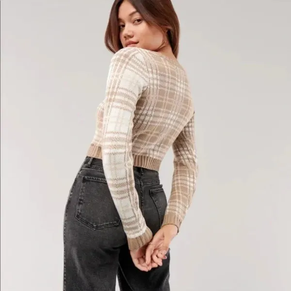 Hollister Tan Plaid Cropped Cardigan Button Front Knit Sweater Medium - Image 2