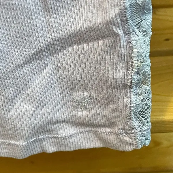 Y2K S Small American Eagle Outfitters lavender ribbed tank top sheer lace panels - Image 3