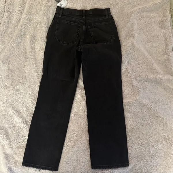 Abercrombie Short Ultra High Rise 90s Straight Jeans - Image 2