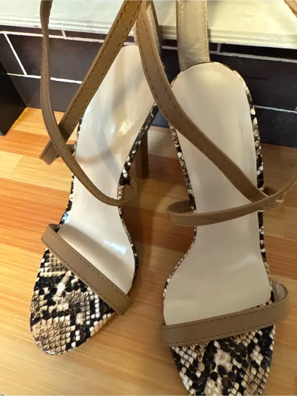 Source Unknown Tan Strappy High Heels with Snake-Print Insole - Image 3