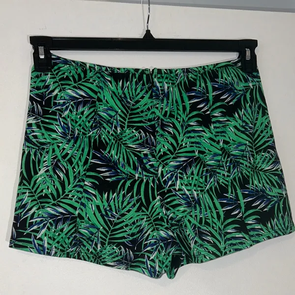 PINK Victoria's Secret Green Leaf‎ Print High Waist Shorts Back Zipper L - Image 2