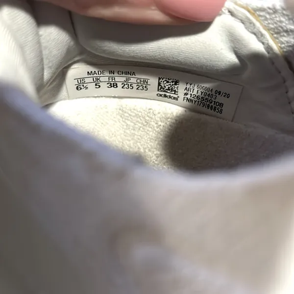 🤍Adidas Woman’s All White Ultraboost Light•Size:6.5🤍 - Image 4