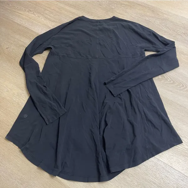 Lululemon Long Sleeve Top - Image 4