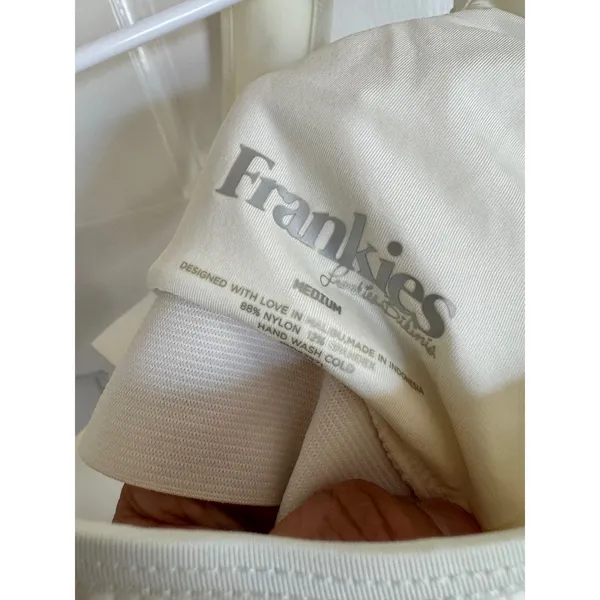 NWT‎ Frankie's Bikini's Drew white ribbed bikini top size medium - Image 4