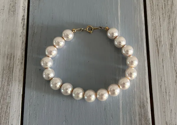 Beautiful Faux Pearl Beaded Bracelet 7.75” Long - Image 5