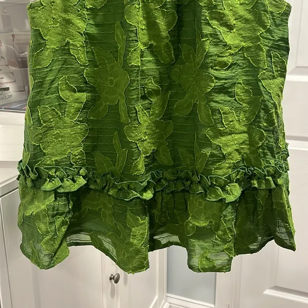 ANTHROPOLOGIE (Maeve) Savannah Peplum Textured Floral Blouse, Green, Size 4 - Image 5