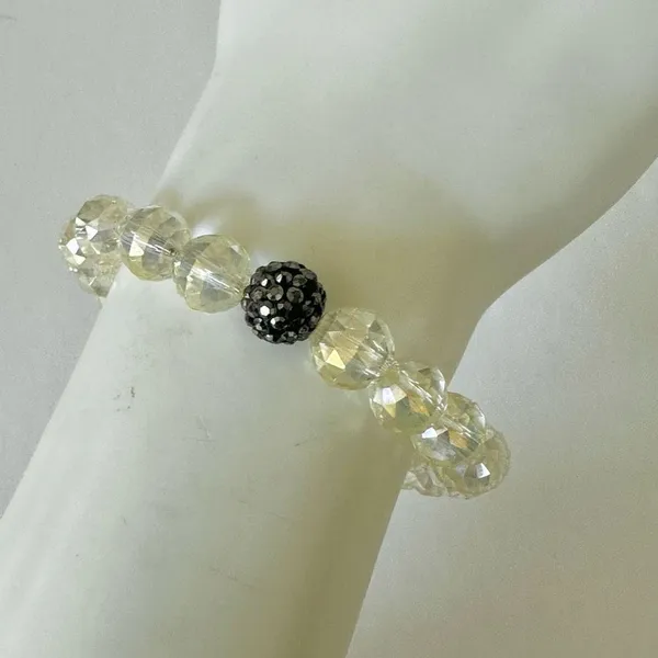 Clear beaded stretchy bracelet - Image 2