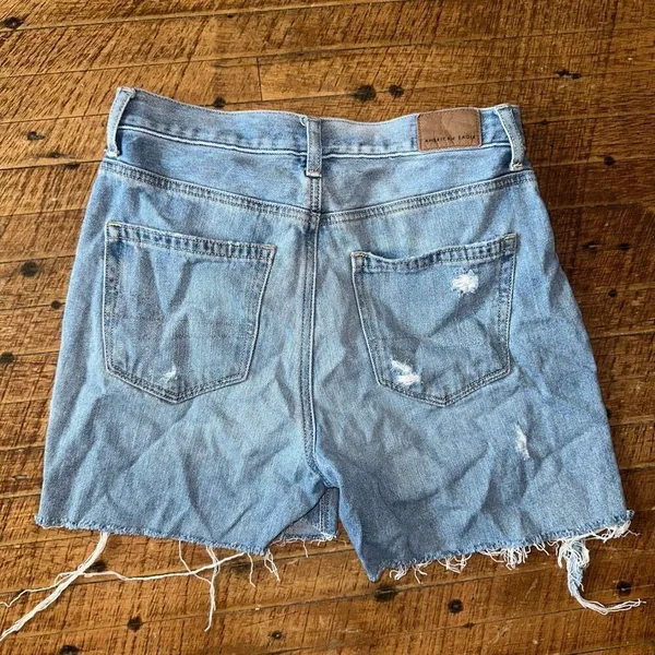 American Eagle mom jean distressed cutoff size 2 wedgie shorts - Image 4
