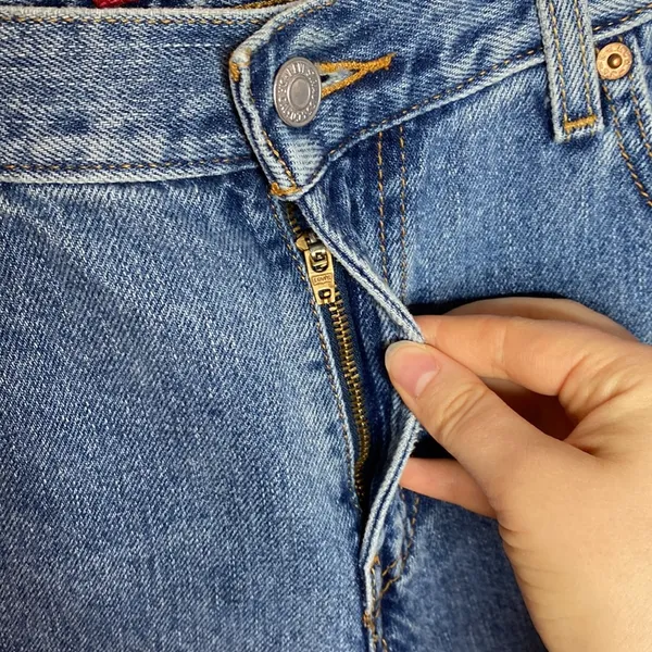 Levi’s 550 Classic relaxed 100% cotton rigid denim light wash jeans sz 6 - Image 6