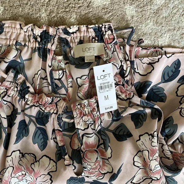 LOFT Outlet sleeveless floral top ruffle neckline. Size Medium. NWT - Image 6