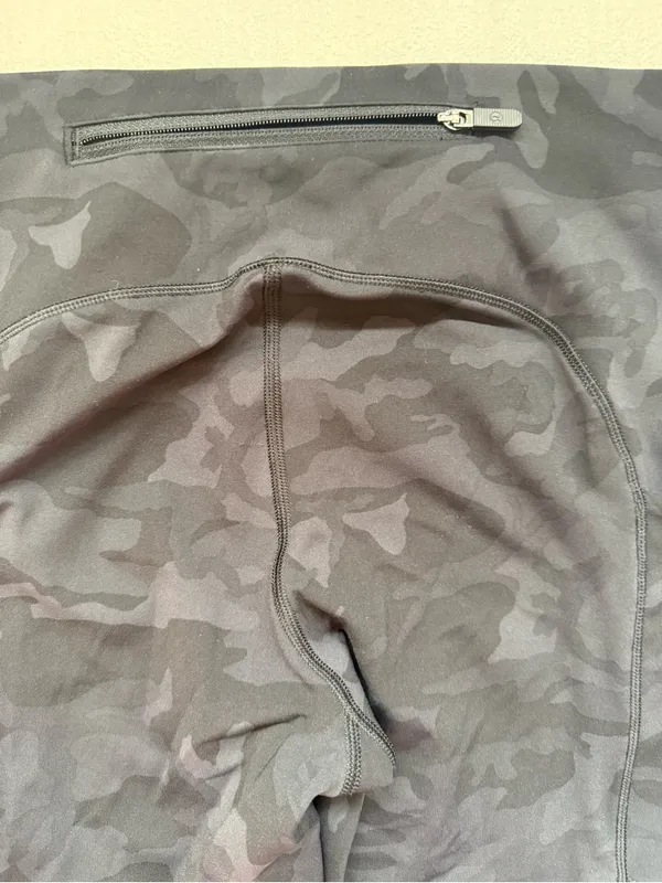 lululemon athletica‎ Black Camo High-Rise Crop Leggings Size 4 - Image 5