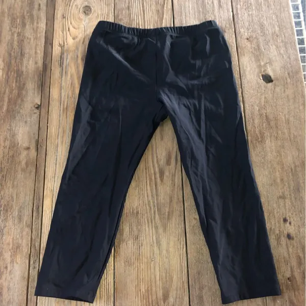 Under Armour 💕5️⃣ crop black leggings says Med but I think small x-small - Image 2