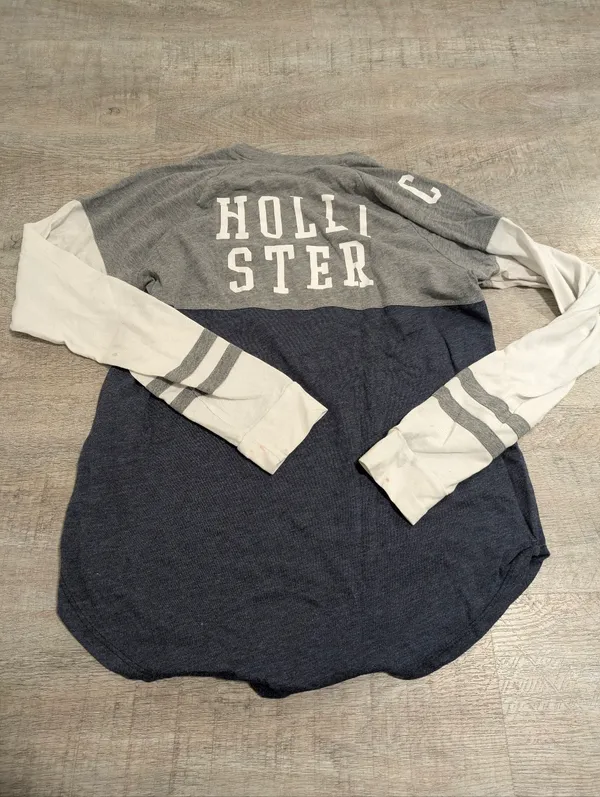 Hollister California Y2K Long Sleeve T-shirt Size XXS - Image 2