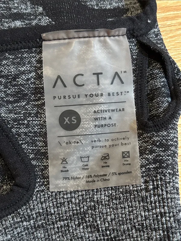 ACTA Seamless Charcoal Camo High-Waist Leggings and Crop Top Set - Image 4
