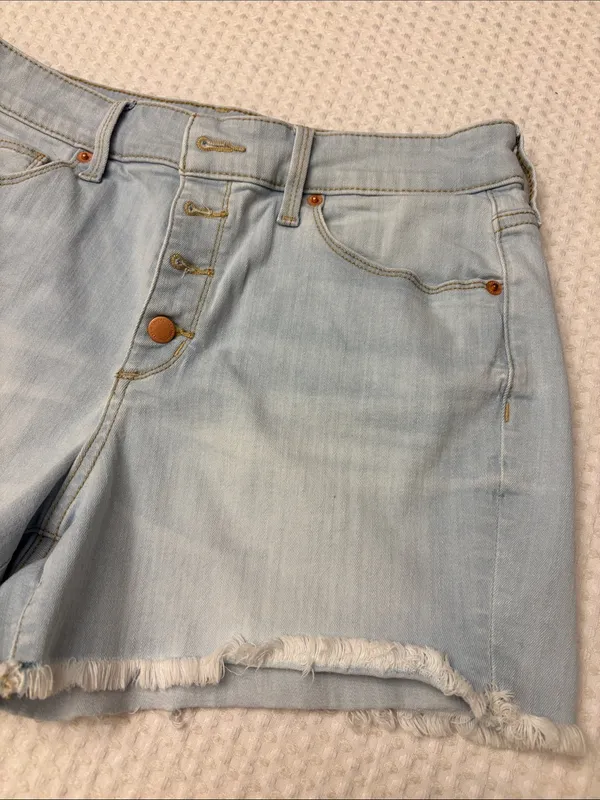 Universal Threads 10/30 High Rise Midi Light Blue Button-Fly Denim Cut Off Shorts - Image 7