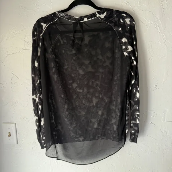 Lily Tribe Women's Small Abstract Print‎ Sheer Hem Long Sleeve Sweater Top - Image 7