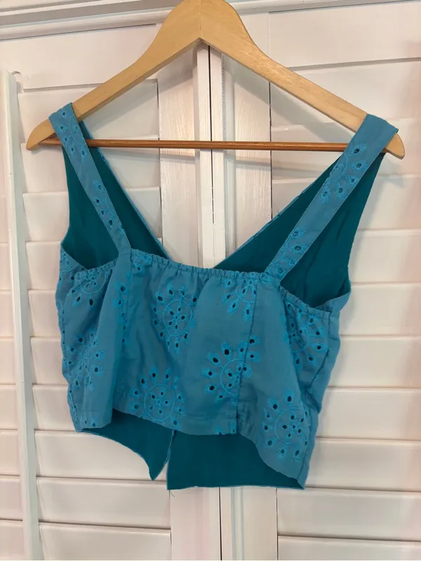 Hury Blue Eyelet Crop Tank‎ Top Size Medium - Image 2