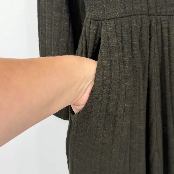 Torrid Size 2 18/20 Olive Ribbed Knit Tiered Midi Dress Long Sleeve Pockets - Image 3