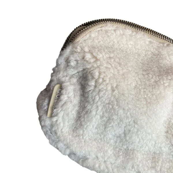 Lululemon Everywhere Belt Bag‎ Fleece Natural Beige Tan Silver Hardware New - Image 2
