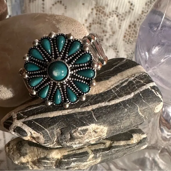Statement Ring Turquoise Medallion Set in Silver Stretch Band One Size - Image 3