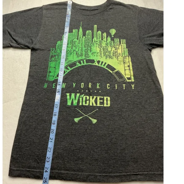 Wicked The Musical New York City Broadway T-Shirt Charcoal Gray Green Small - Image 5