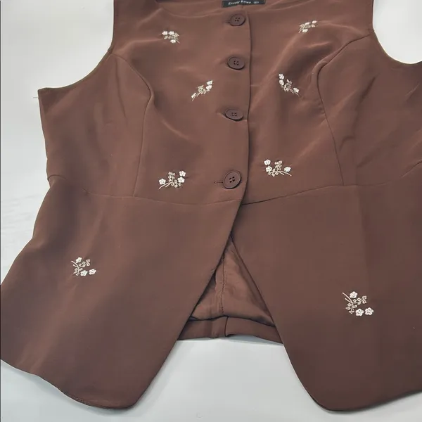 Sleeveless Brown Embroidered Button - Image 9