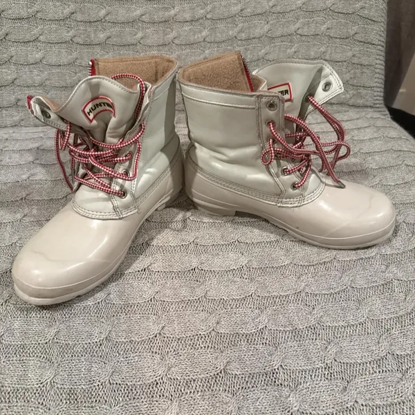 Hunter Women's Cream and White Boots Size 9 - Image 3