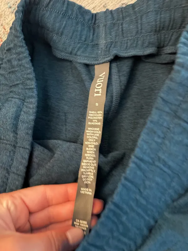 Vuori Joggers 25’ in inseam - Image 4