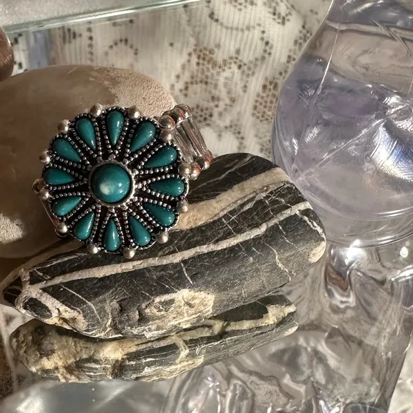Statement Ring Turquoise Medallion Set in Silver Stretch Band One Size - Image 2