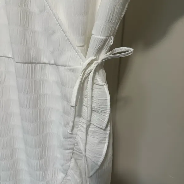 Maurice's White Shortsleeve Wrap Mini Dress Size Small bridal feminine homecoming wedding - Image 2