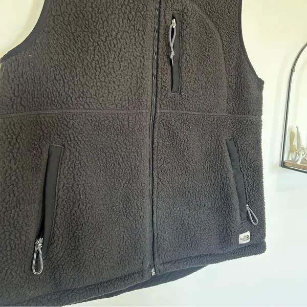 The North Face Black Cragmont Fleece Vest Size Woman’s Medium‎ - Image 3