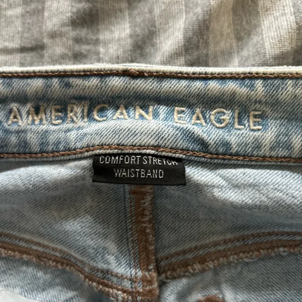 American Eagle Outfitters Light Wash 90s Boyfriend Jeans - Image 4