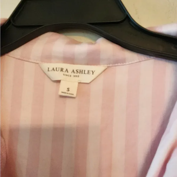 Laura Ashley pink button down sleep top size small - Image 3