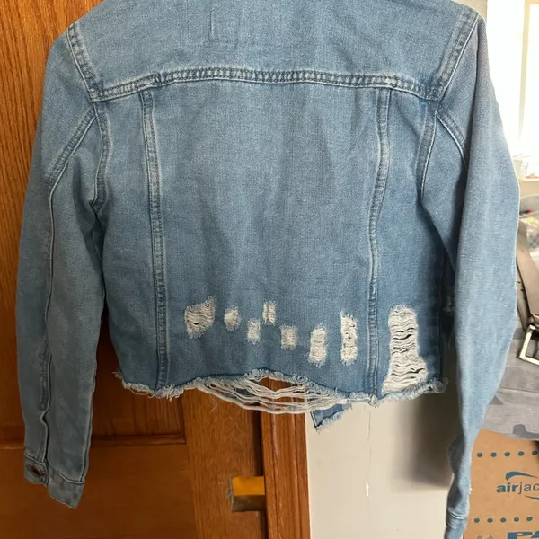 NWOT! Trendy Blue Distressed Denim Jacket - Image 7