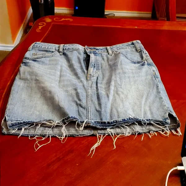 Old Navy Distressed Navy Denim Mini Skirt Size 12 - Image 3