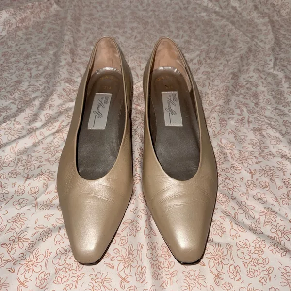 Magik by Amalfi Vintage Flat Size 8 - Image 2