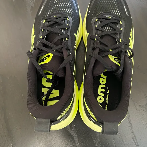 New NIKE Vomero 18 Black Volt Cyber - Image 6