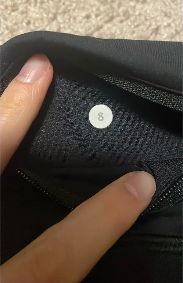 Lululemon black leggings with pockets - Image 3