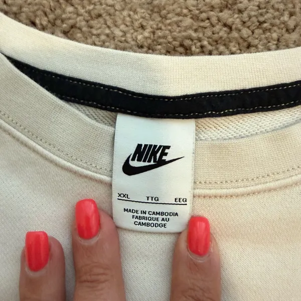 Nike Cream Crewneck Sweatshirt with slight crop - Image 2