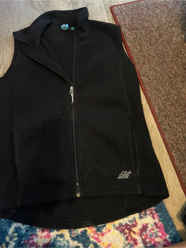 Eastern mountain sports black vest size small - Image 2