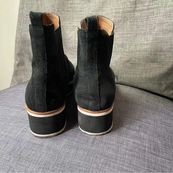 Antonio Melani Braxton suede ankle booties SZ 7.5 - Image 3