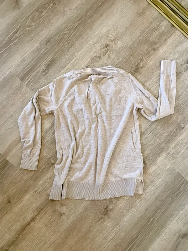 Banana Republic taupe sweater size S. - Image 4