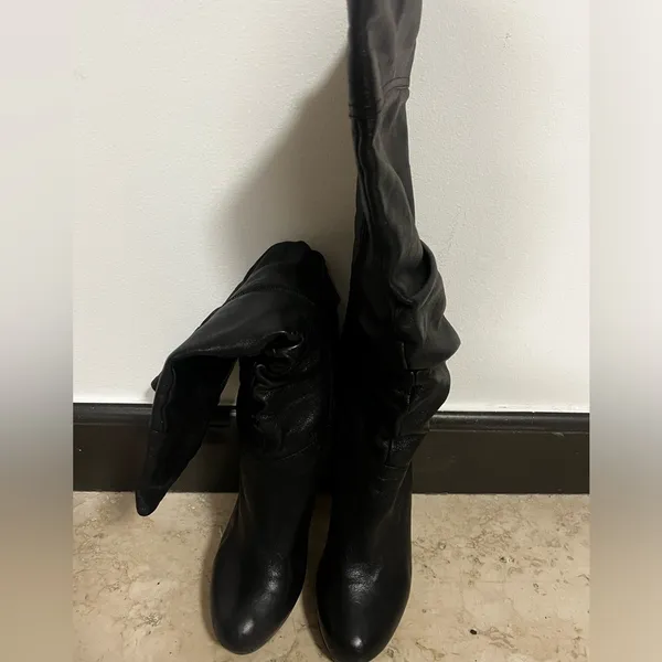 Elegant Black Leather Knee - Image 3