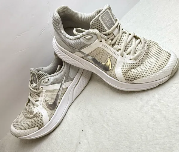 Nike Damskie buty do biegania Run Swift 2 Jasnobrązowe złoto Białe Women’s 6.5 - Image 7